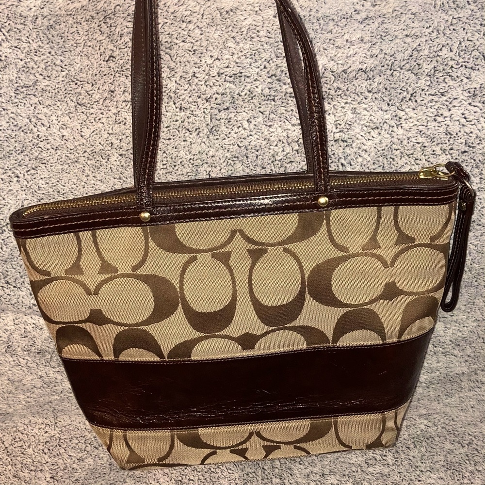 Adorable Coach purse Good condition!!